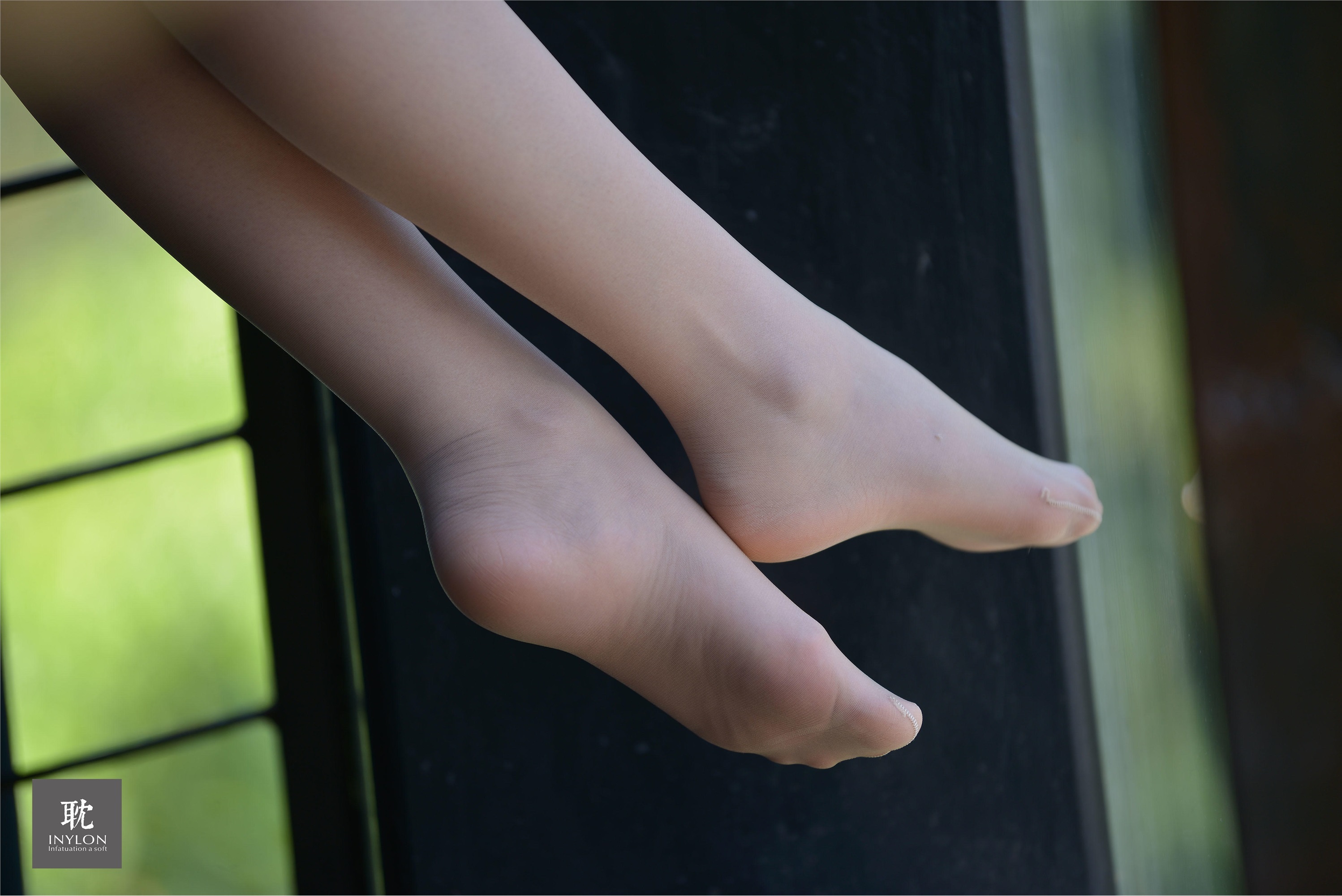 IESS异思趣向《普惠集238》- 模特：阿离《窗边反复斟酌的34码小脚》